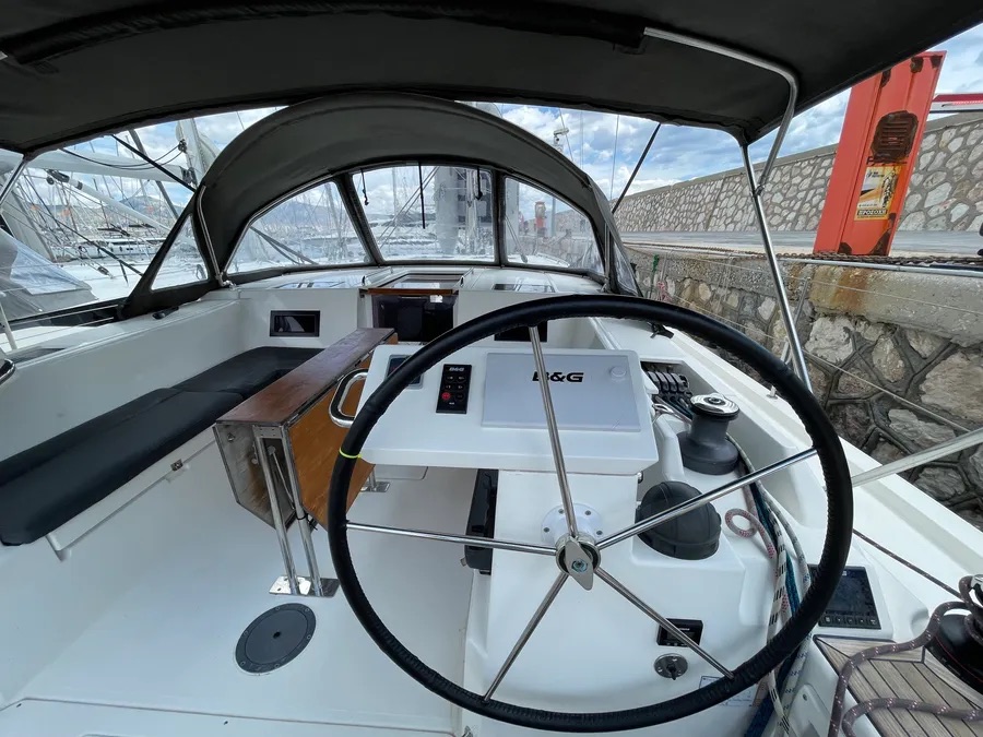 Bavaria C45 Holiday (5 cab.) — photo 17