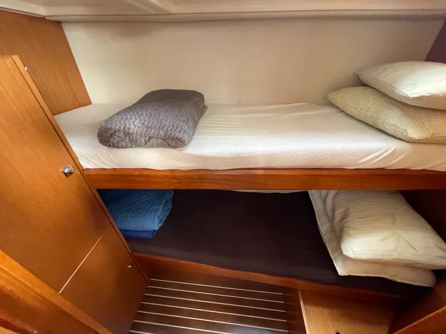 Bavaria C45 Holiday (5 cab.) — photo 23