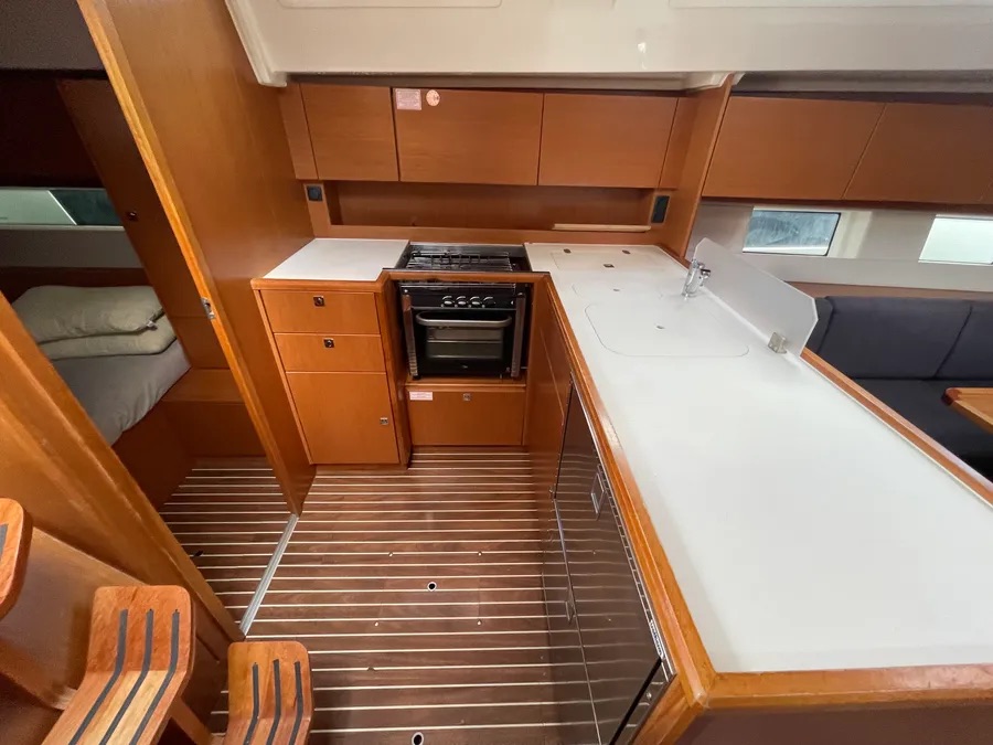 Bavaria C45 Holiday (5 cab.) — photo 4