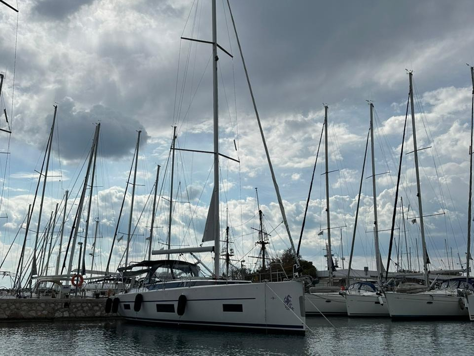 Bavaria C45 Holiday (5 cab.) — photo 1