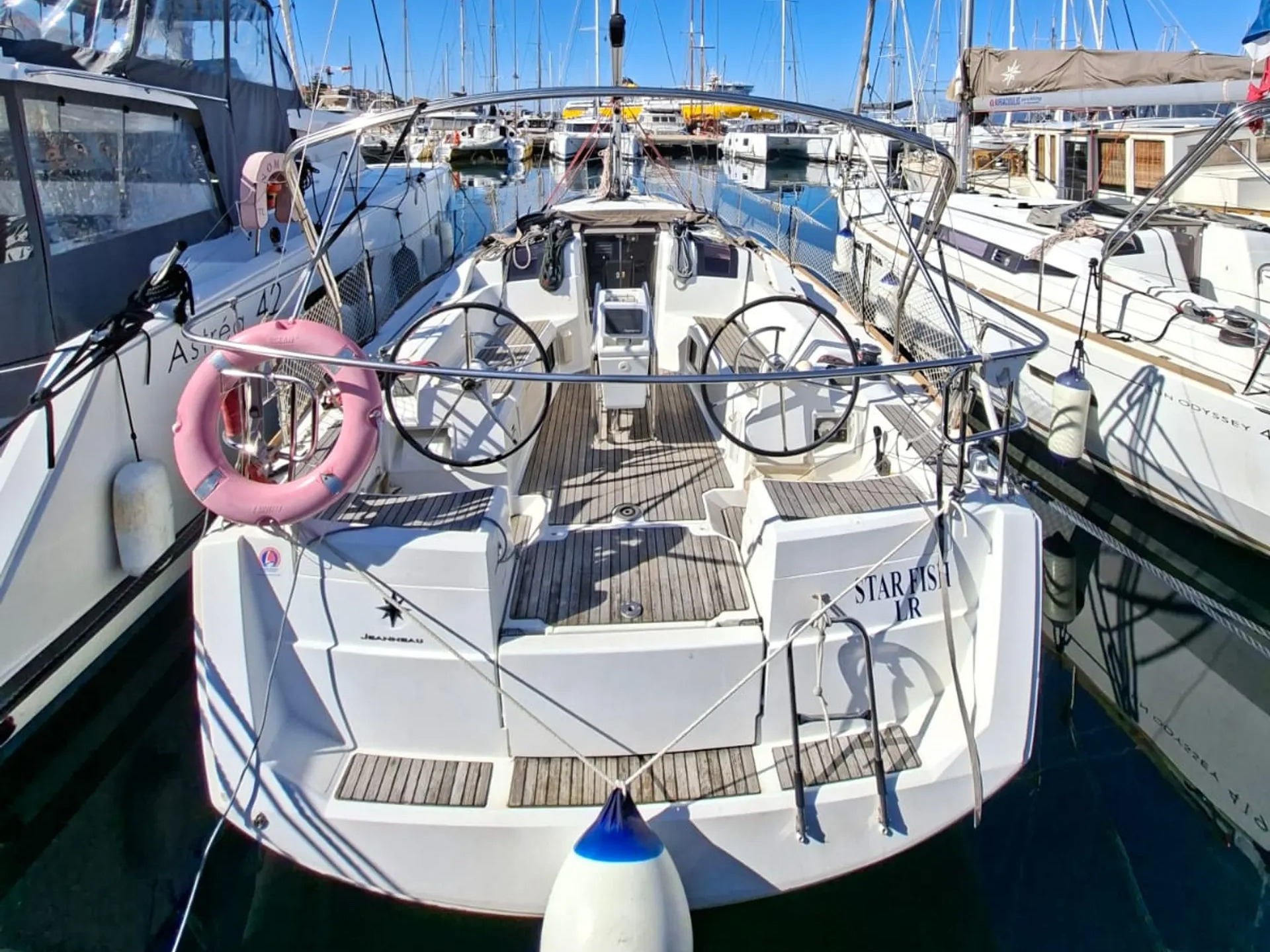 Sun Odyssey 389 (3 cab.) — photo 1