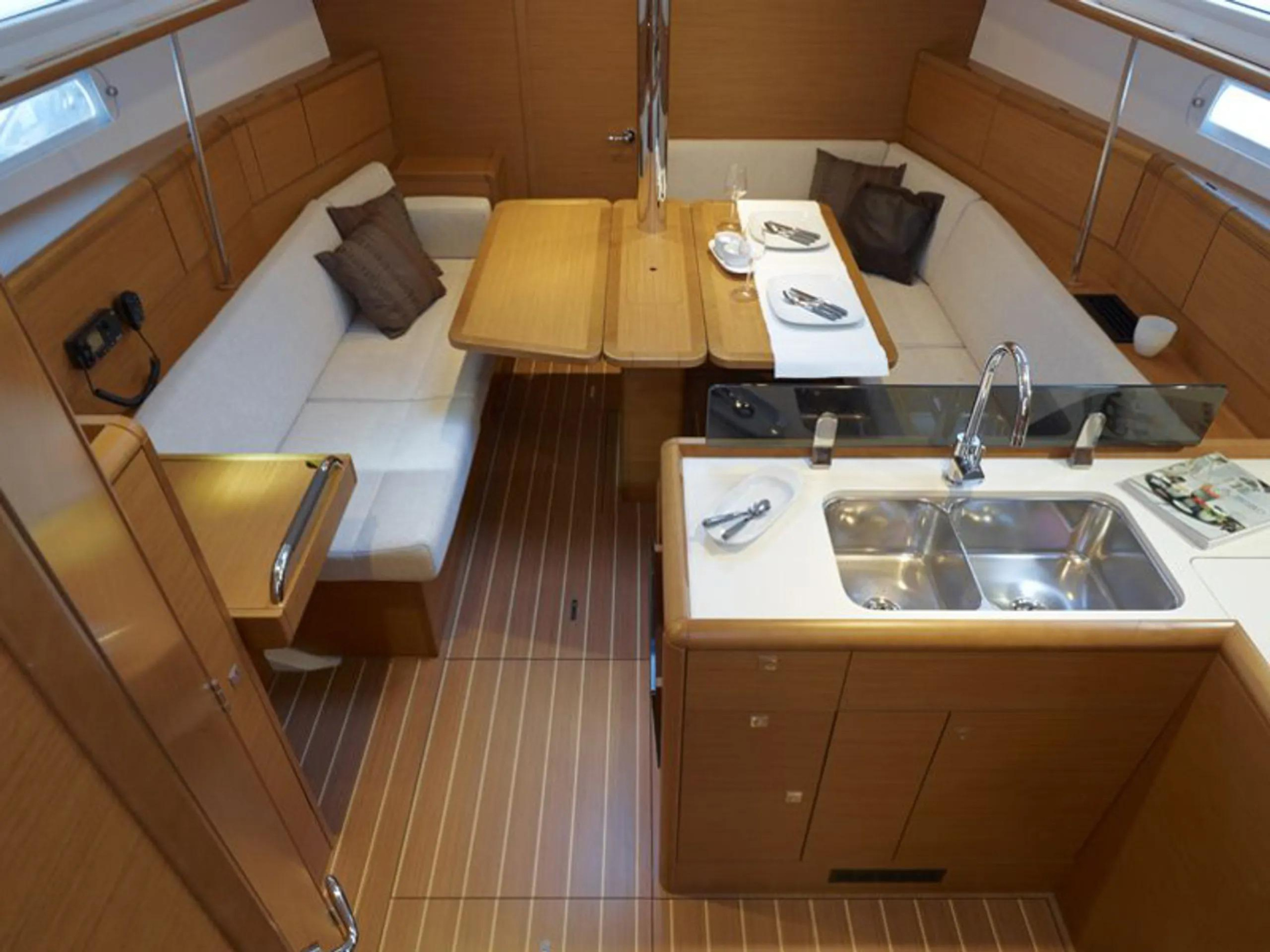 Sun Odyssey 389 (3 cab.) — photo 5