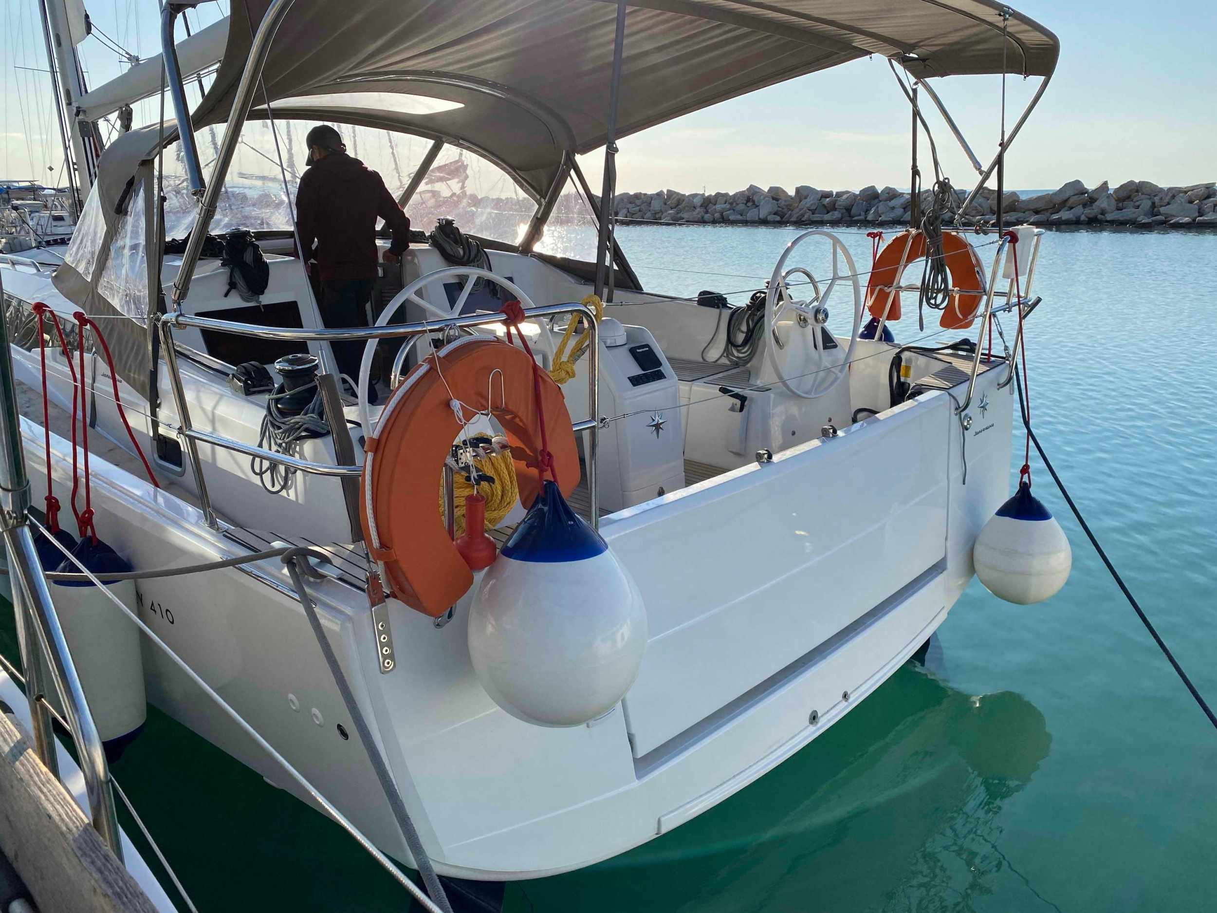 Sun Odyssey 410 (3 cab.) — photo 1