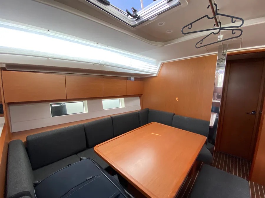 Bavaria C45 Holiday (5 cab.) — photo 11