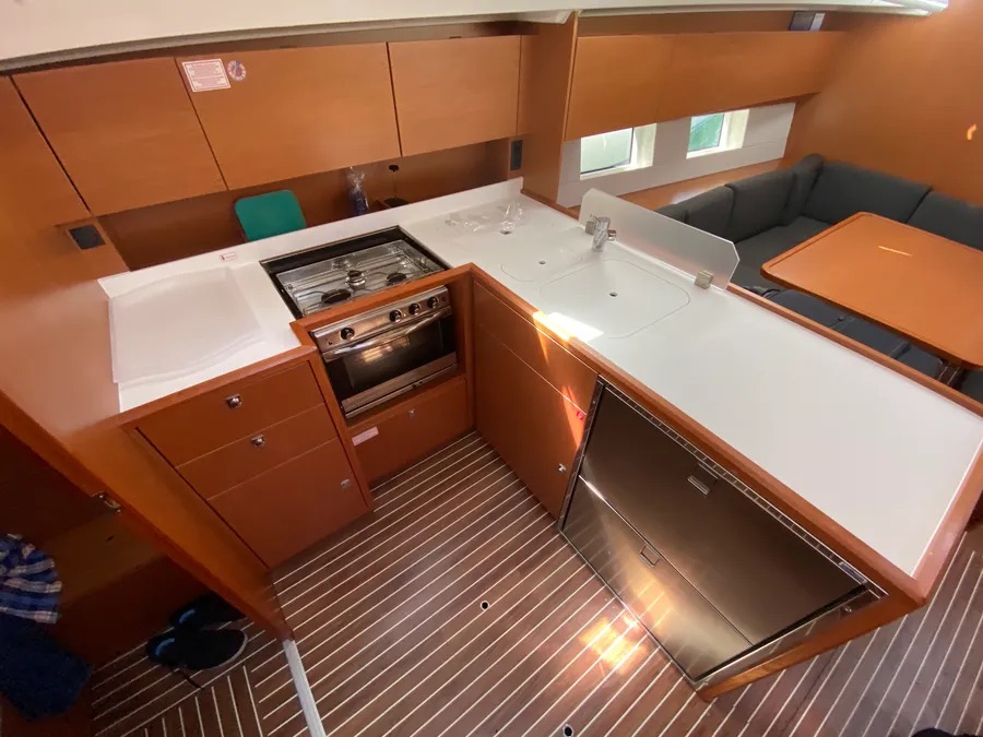Bavaria C45 Holiday (5 cab.) — photo 10