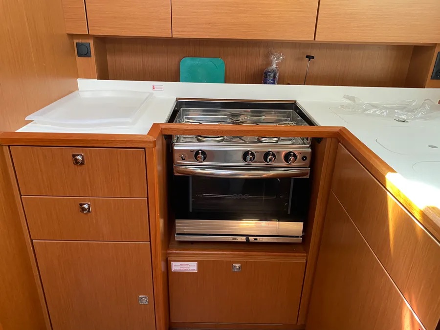 Bavaria C45 Holiday (5 cab.) — photo 9