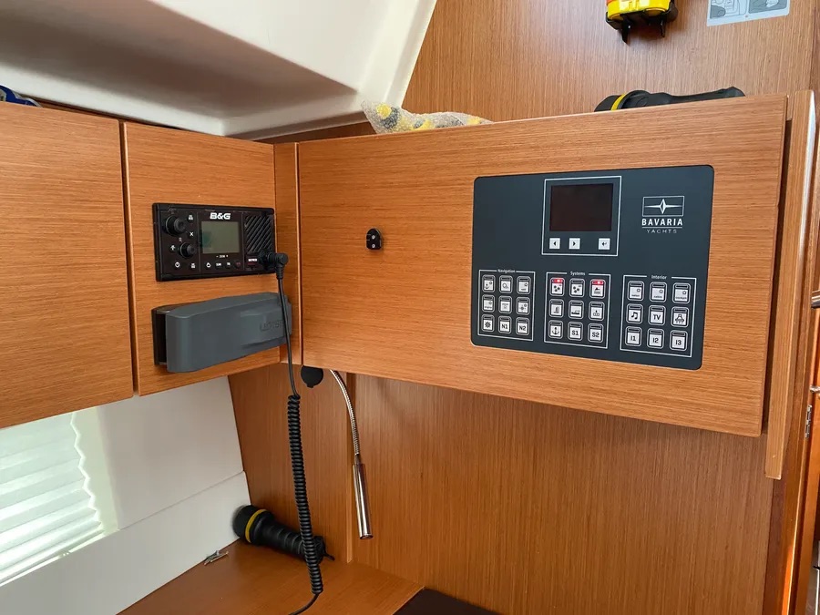 Bavaria C45 Holiday (5 cab.) — photo 12