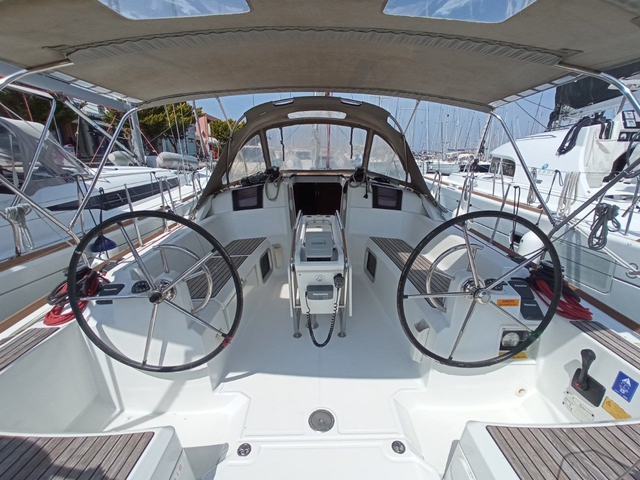 Sun Odyssey 379 (3 cab.) — photo 1