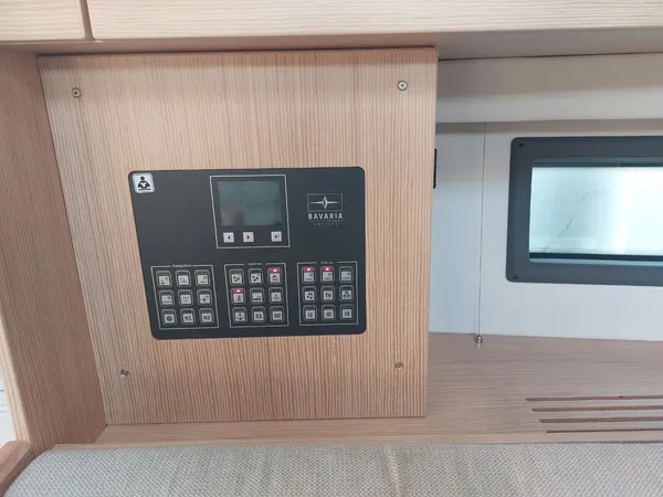 Bavaria C42 (3 cab.) — photo 28