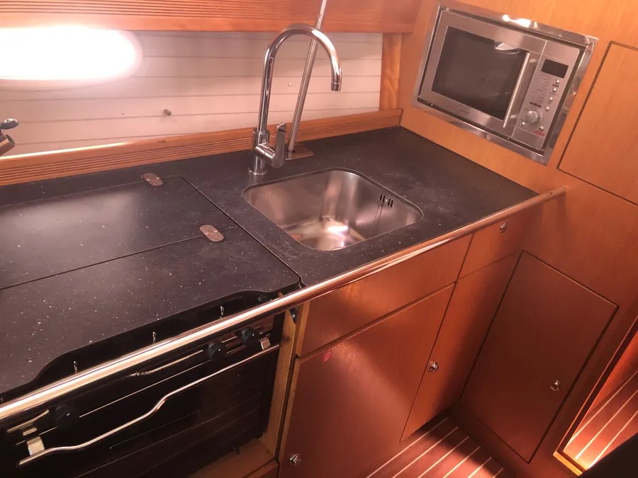 Bavaria 43 Cruiser (3 cab.) — photo 6