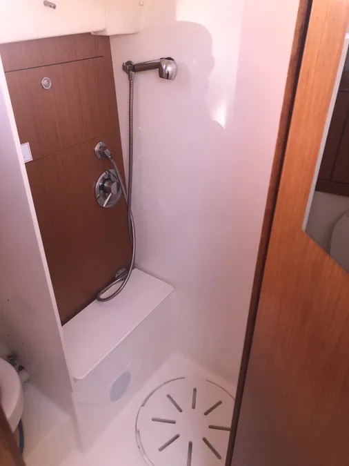Bavaria 43 Cruiser (3 cab.) — photo 4