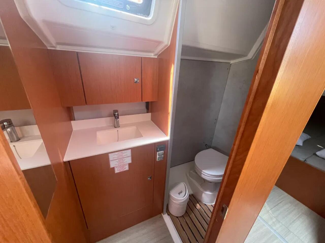 Bavaria C42 (3 cab.) — photo 7