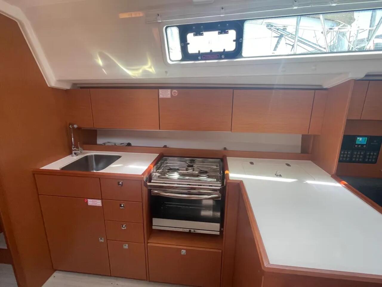 Bavaria C42 (3 cab.) — photo 10