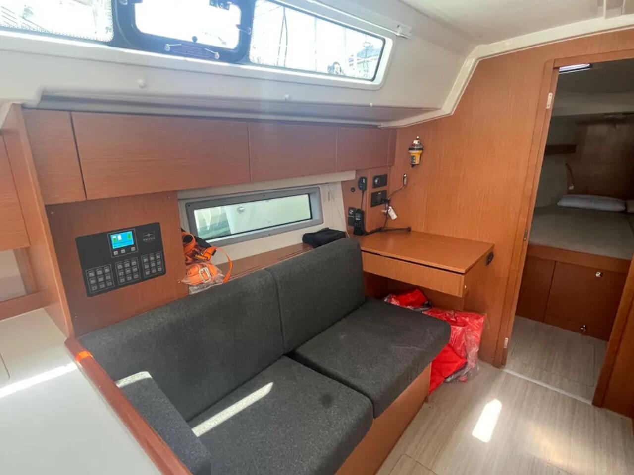 Bavaria C42 (3 cab.) — photo 6