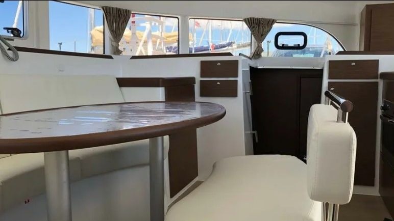 Lagoon 380 (4 cab.) — photo 8