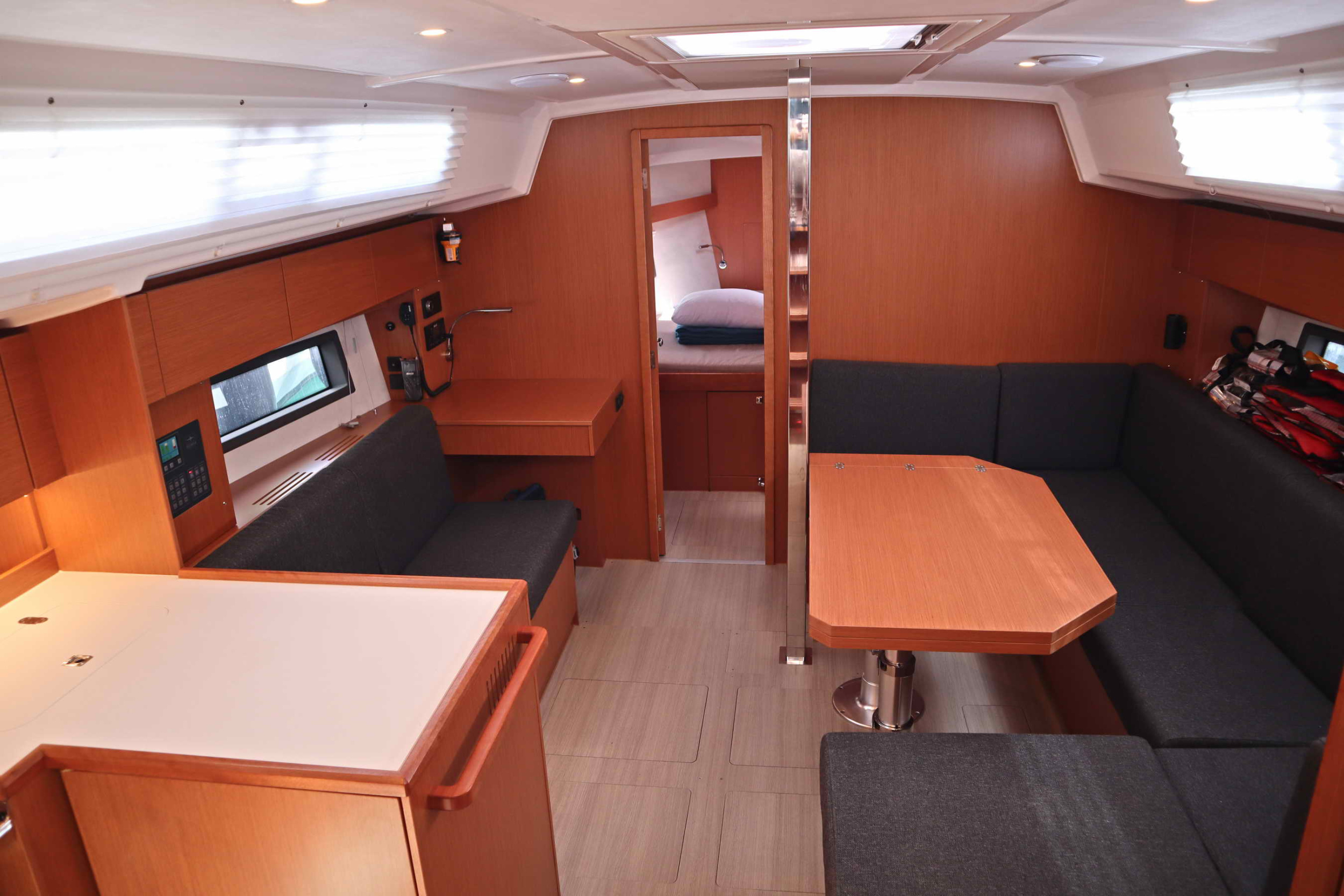 Bavaria C42 (3 cab.) — photo 16
