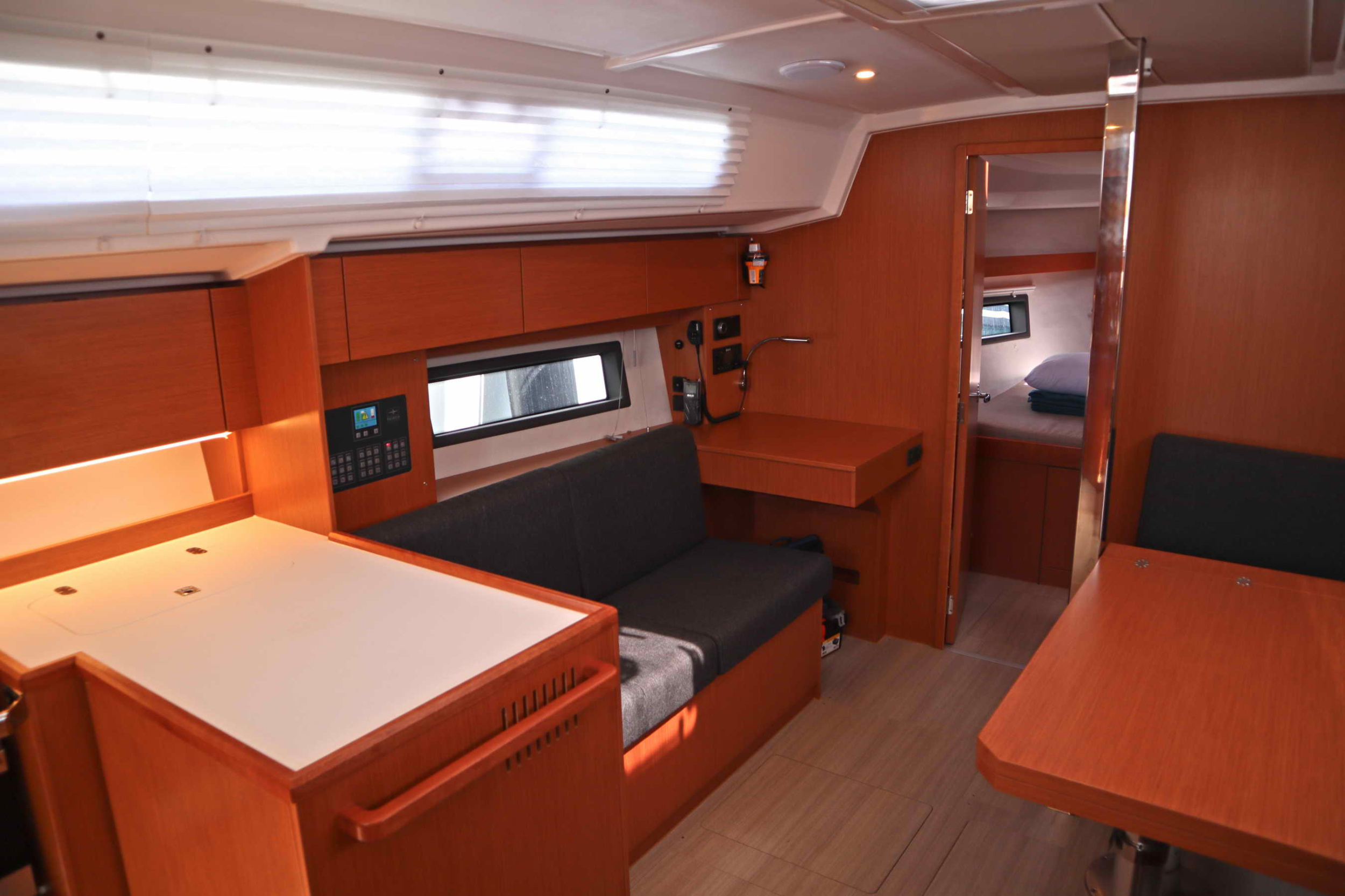 Bavaria C42 (3 cab.) — photo 14