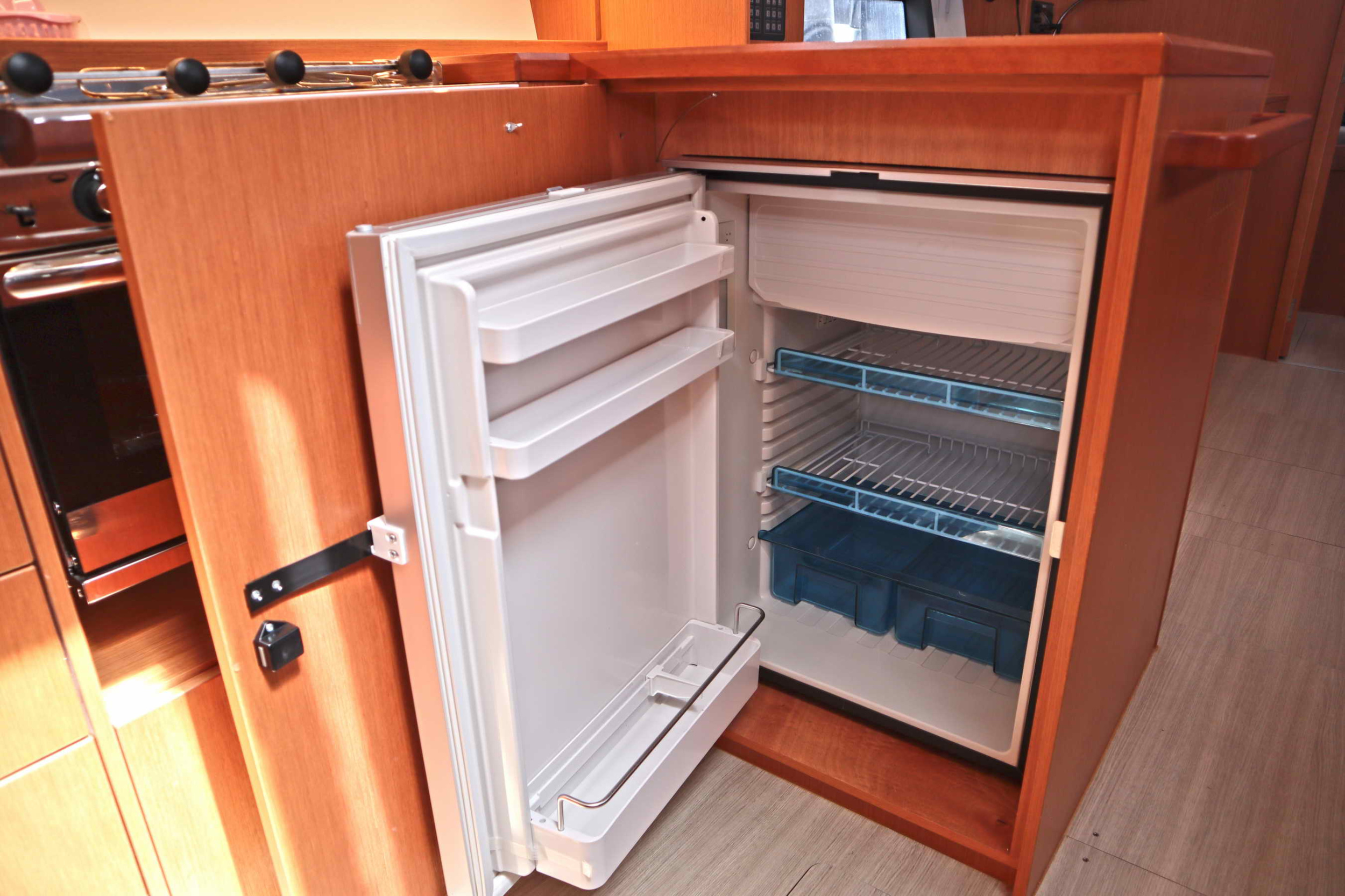 Bavaria C42 (3 cab.) — photo 13