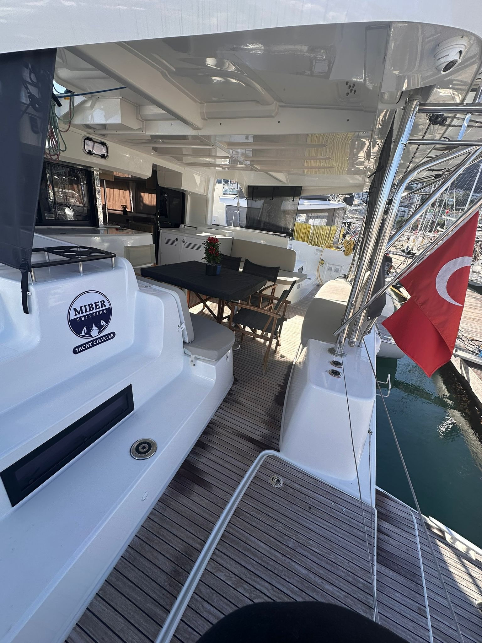 Lagoon 46 — photo 4
