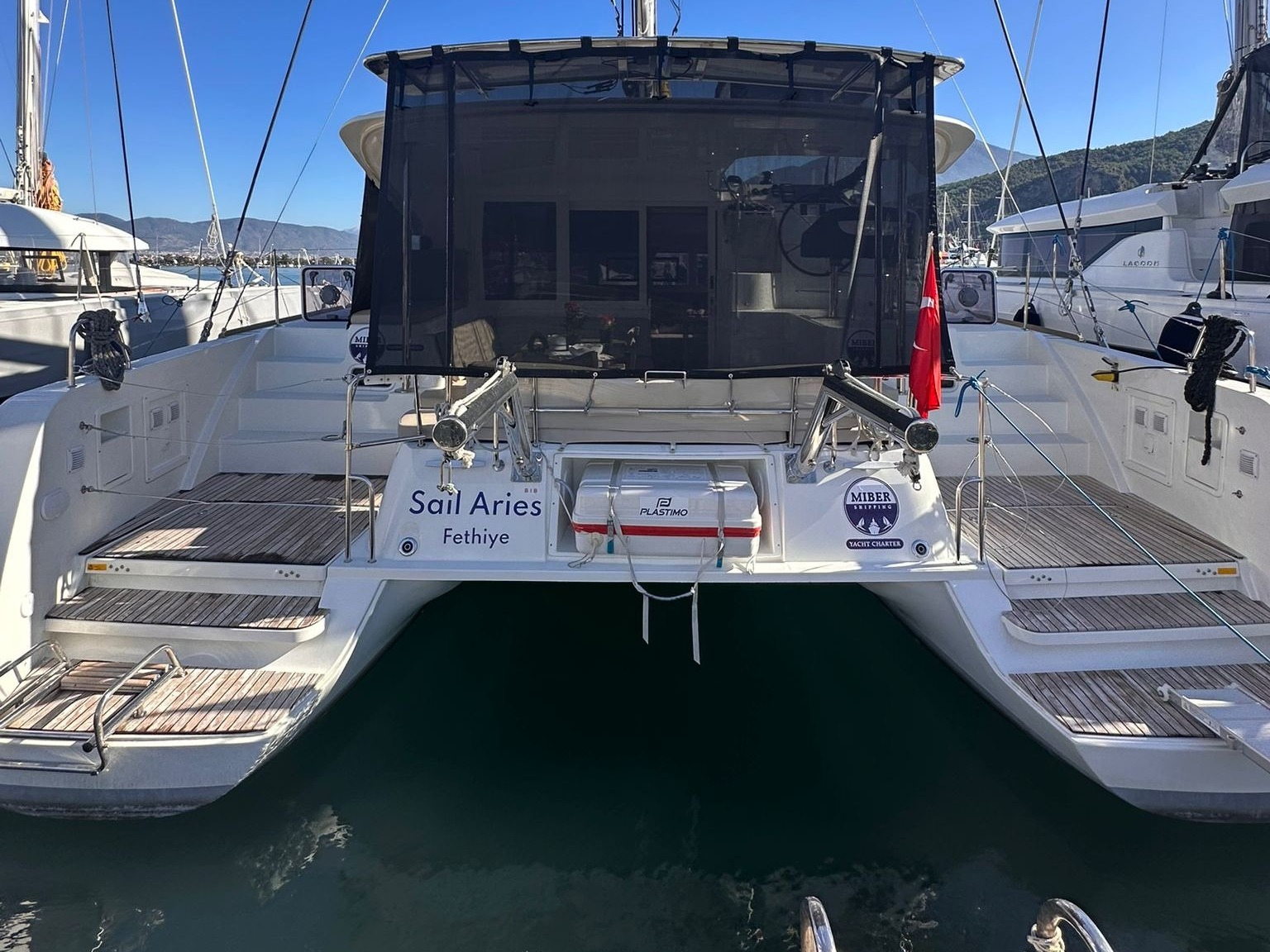 Lagoon 40 — photo 1