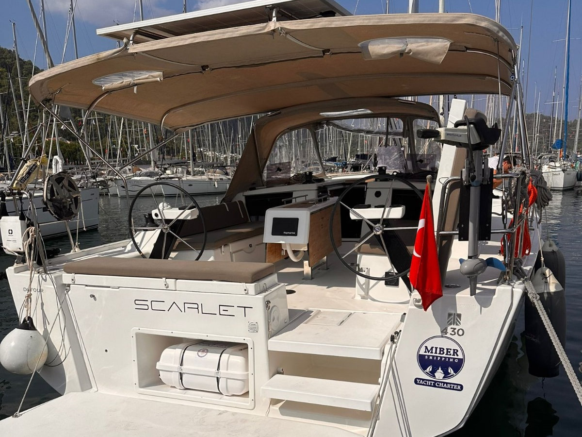 Dufour 430 — photo 1