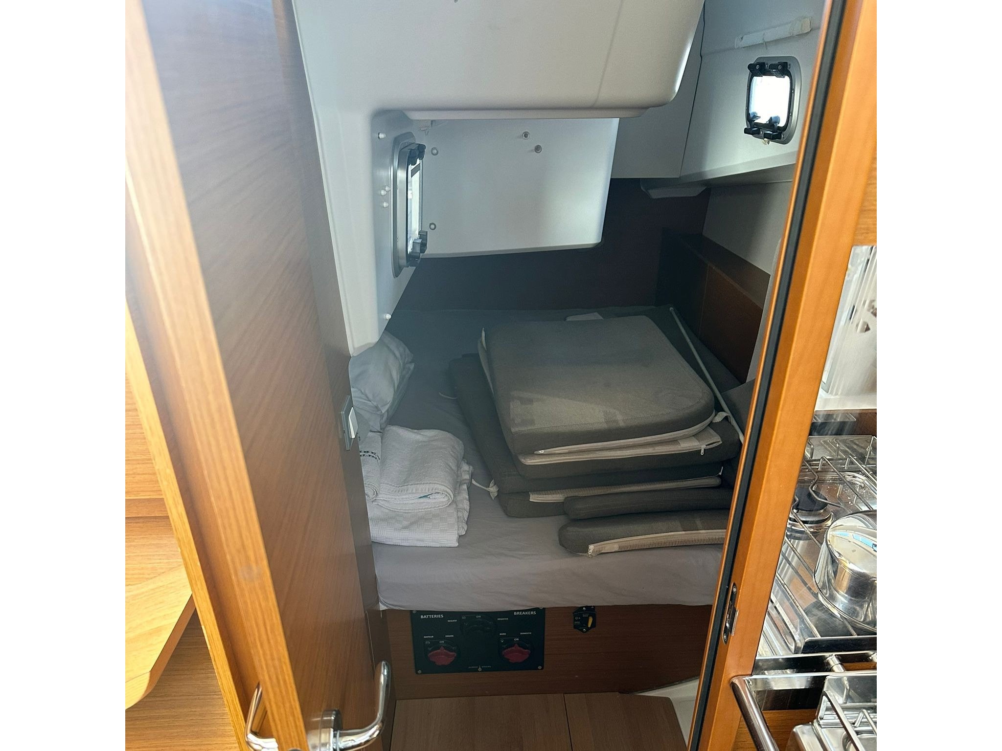 Sun Odyssey 380 — photo 8