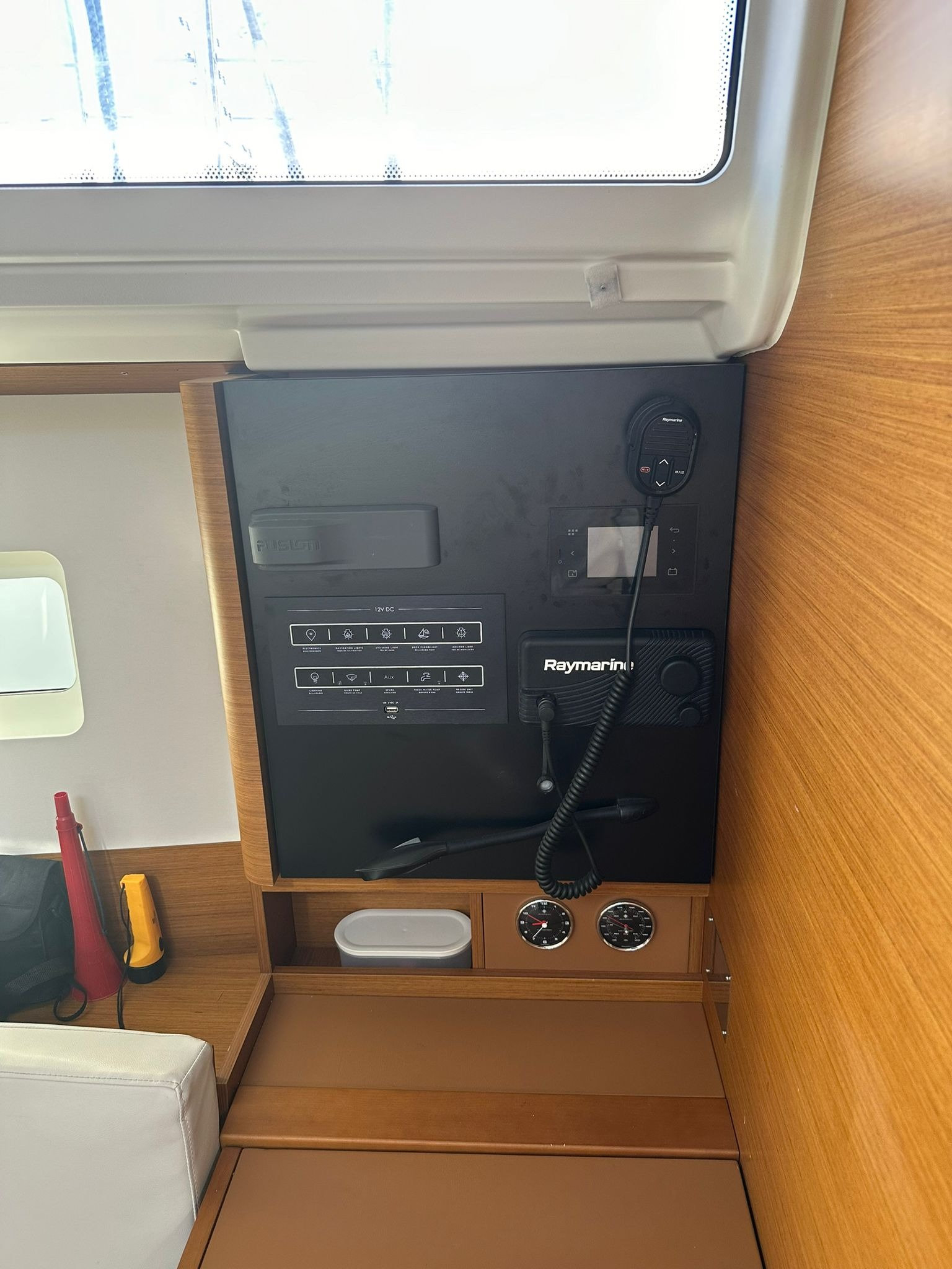 Sun Odyssey 380 — photo 2