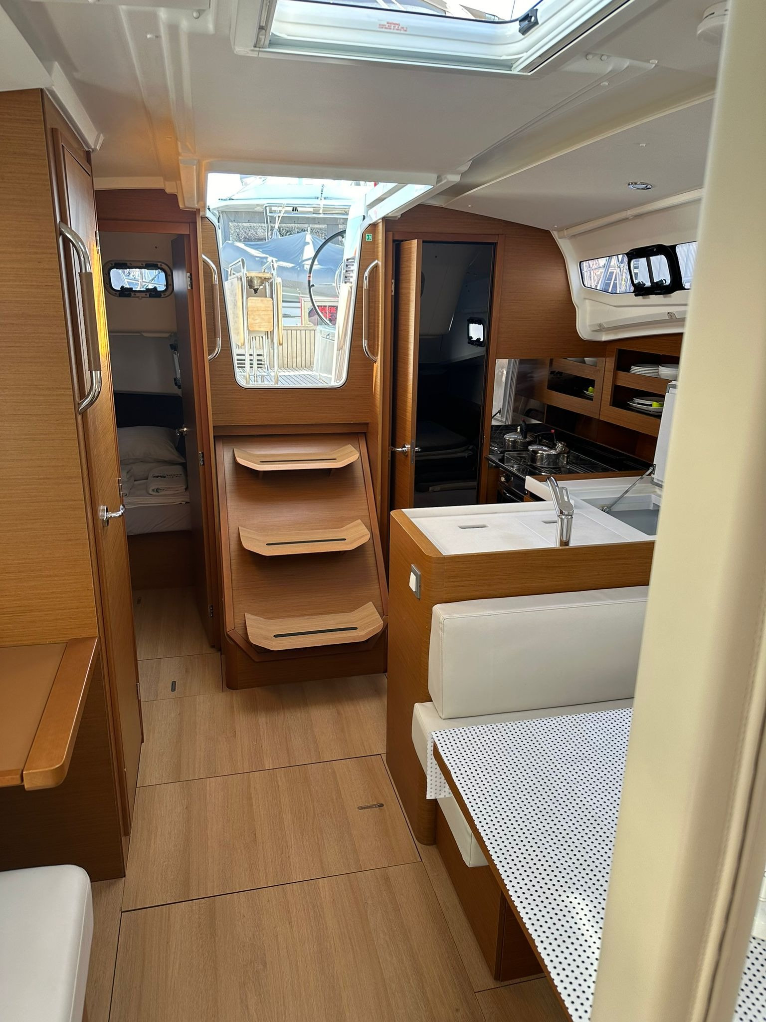 Sun Odyssey 380 — photo 6