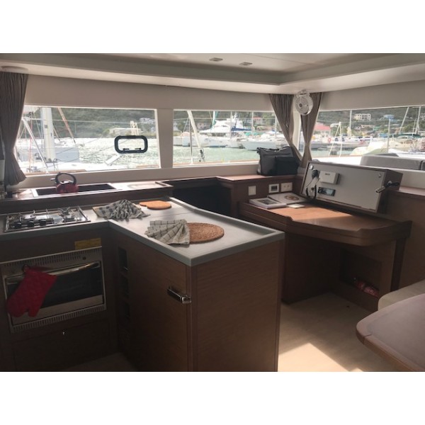 Lagoon 450 Fly — photo 6