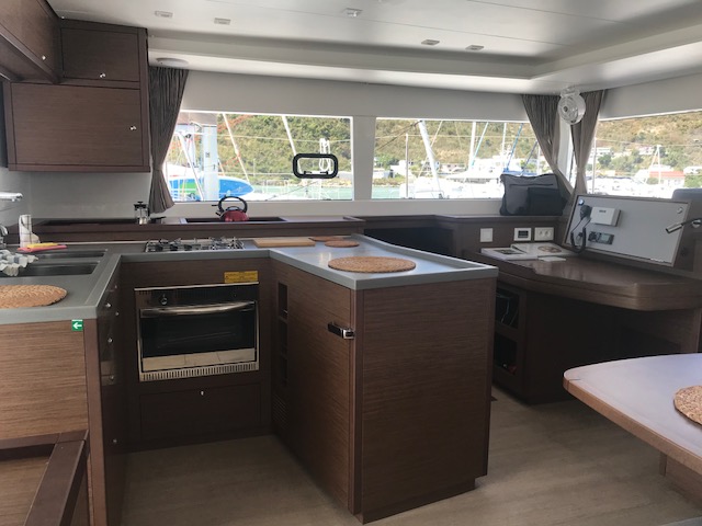 Lagoon 450 Fly — photo 12