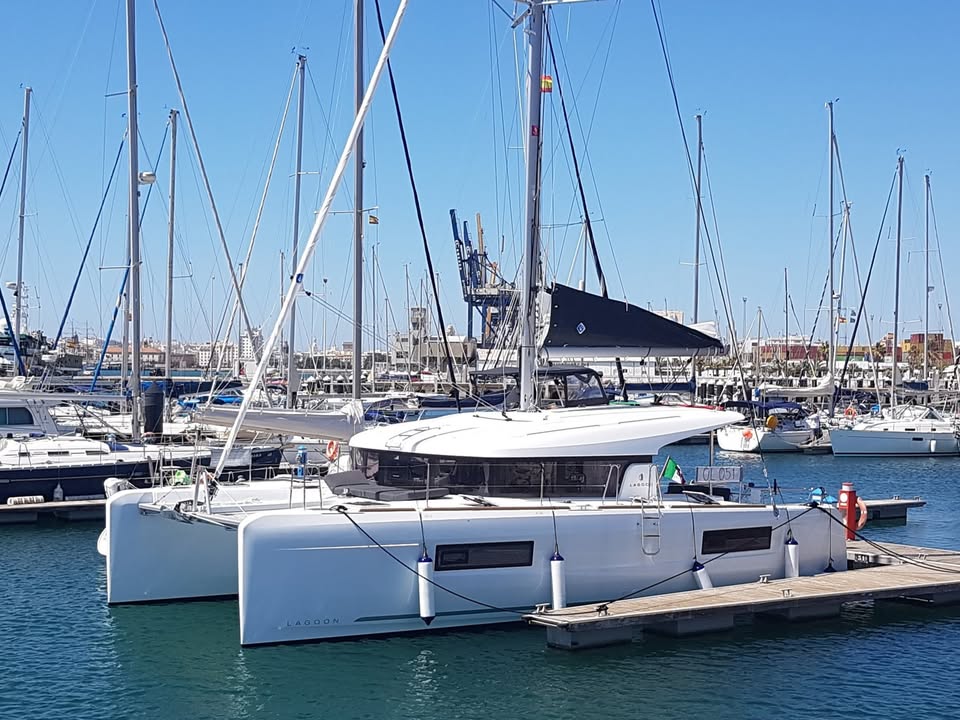 Lagoon 40 — photo 8