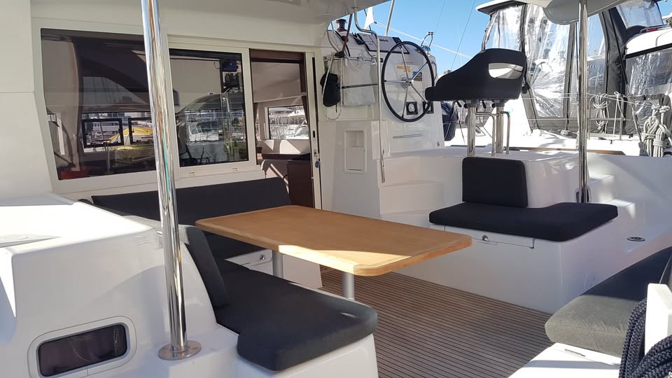 Lagoon 40 — photo 9