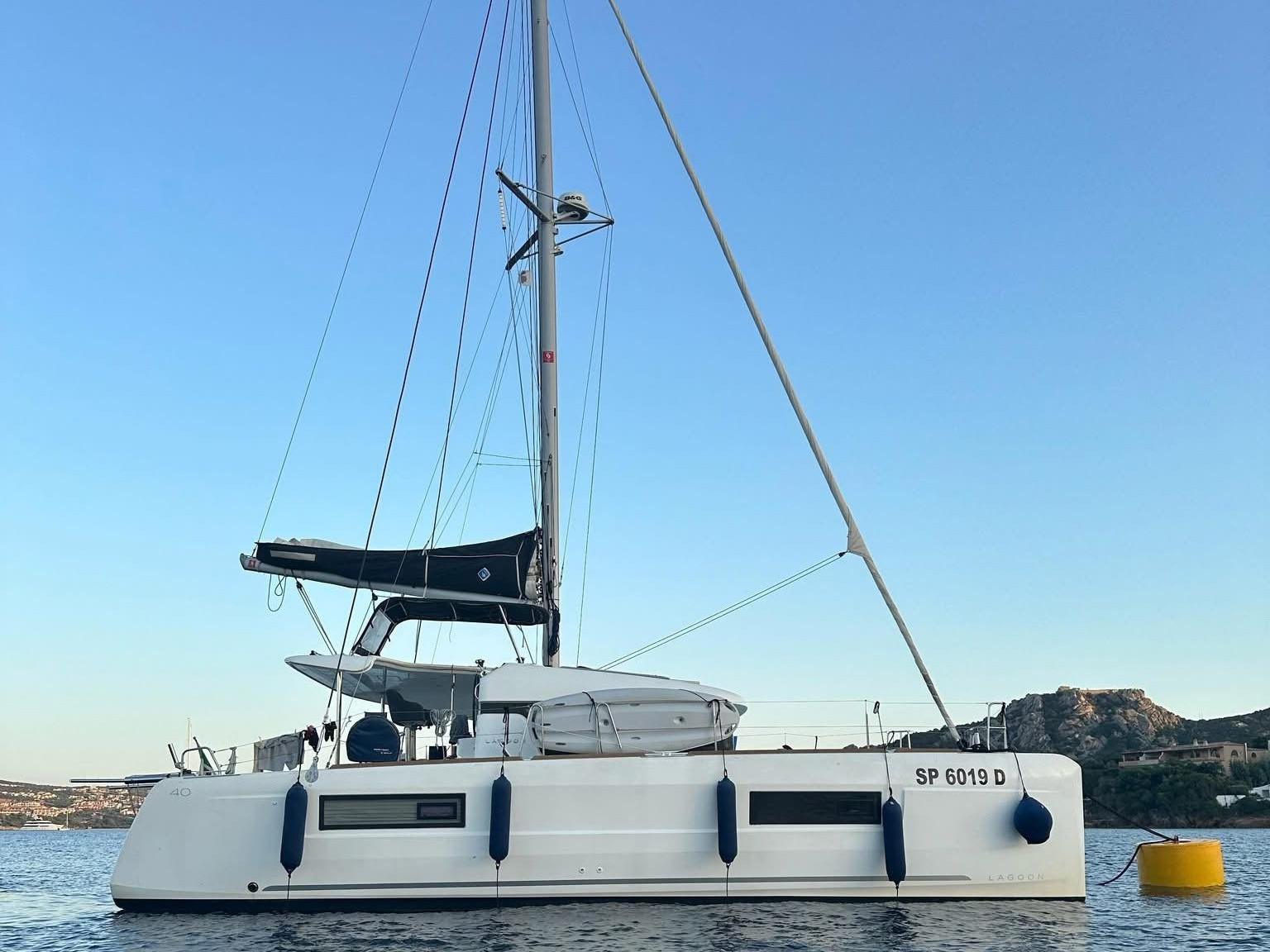 Lagoon 40 — photo 1