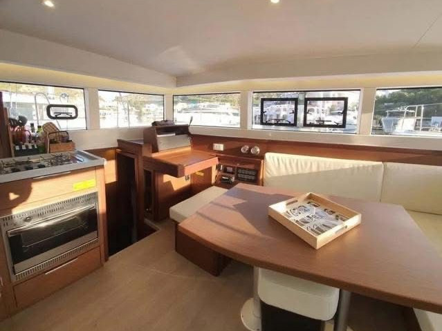 Lagoon 40 — photo 2