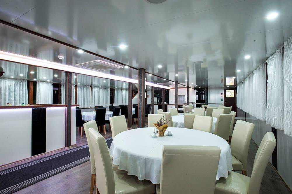 Motoryacht — photo 23