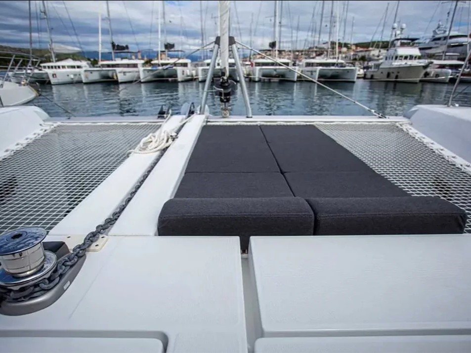 Lagoon 42 — photo 2