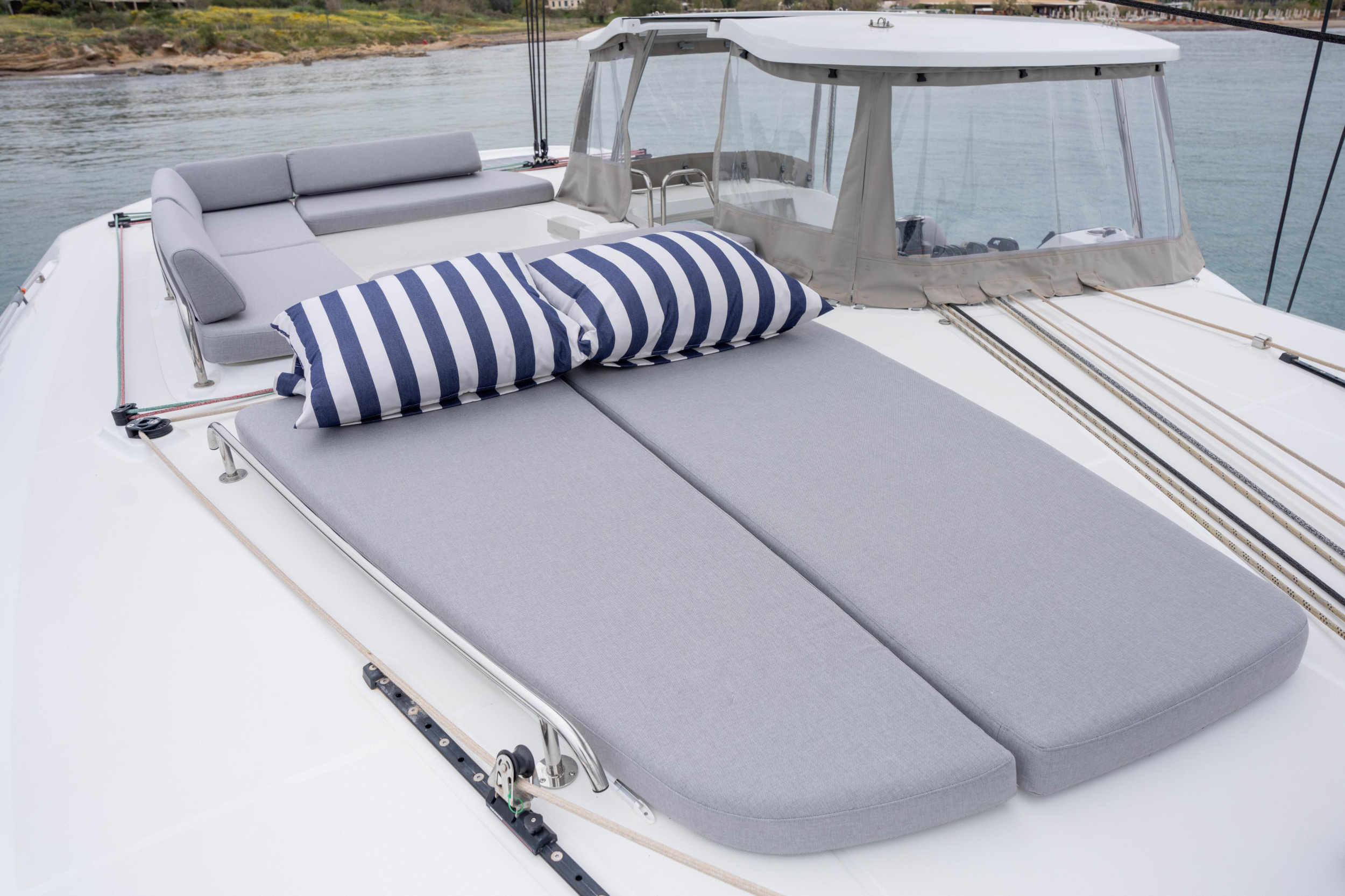 Lagoon 43 — photo 2