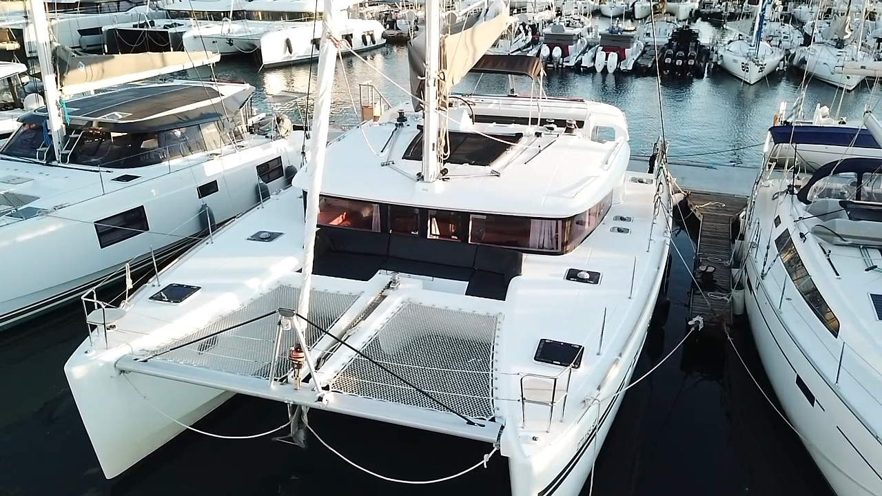 Lagoon 450 Fly — photo 9