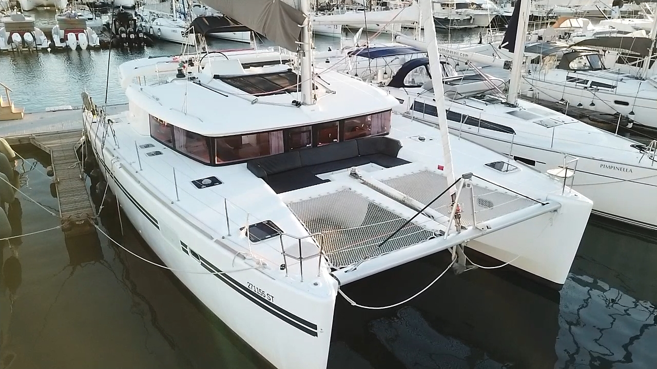 Lagoon 450 Fly — photo 14