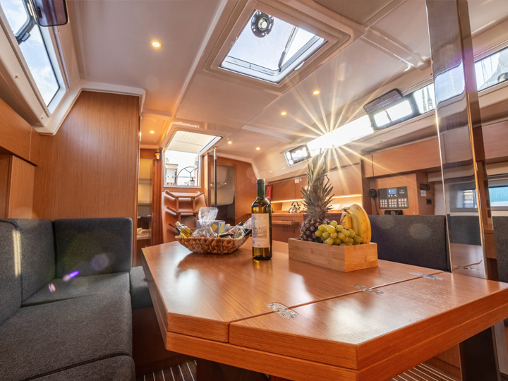Bavaria C42 — photo 3