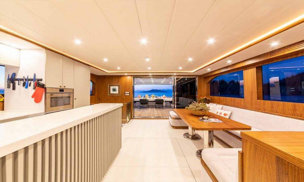 Motoryacht — photo 38