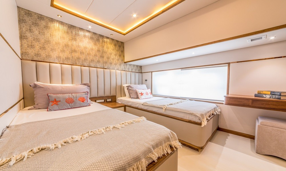 Motoryacht — photo 43