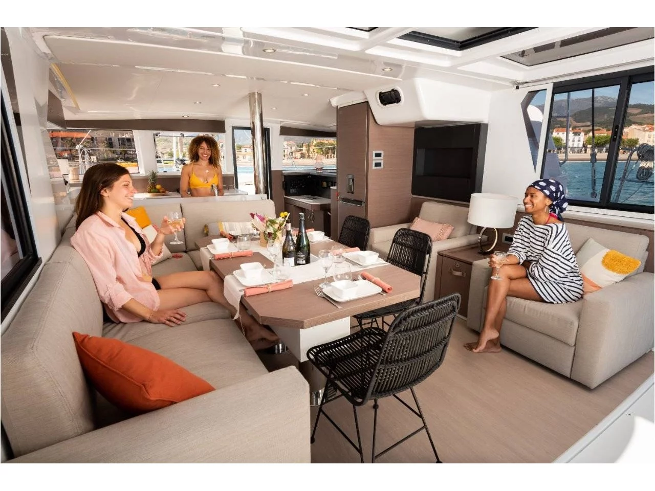Bali 4.2 (Diotima) Interior image - 4