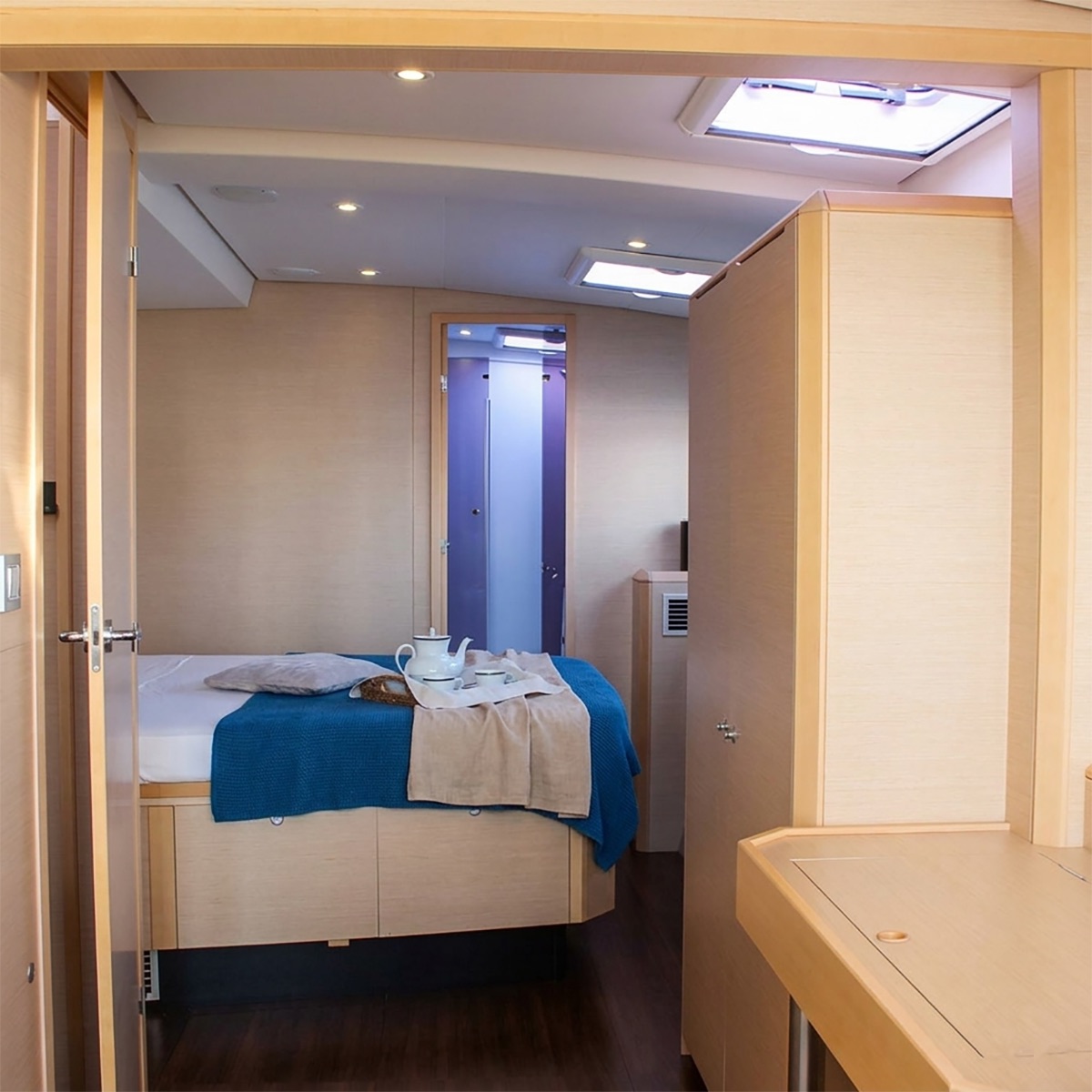 Lagoon 620 (3 cab) — photo 8