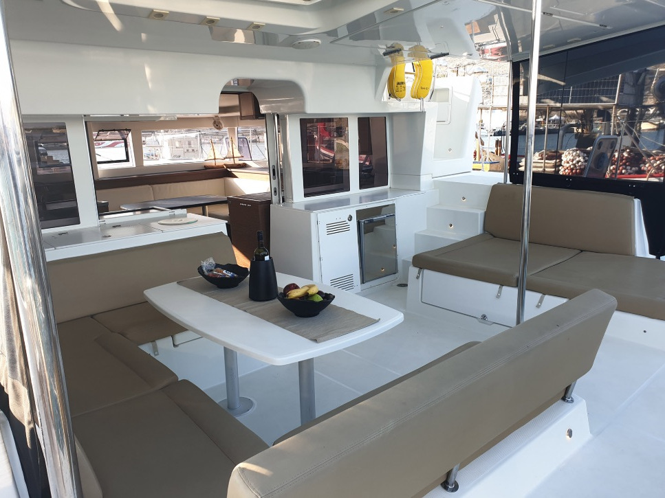 Lagoon 450 Fly — photo 8