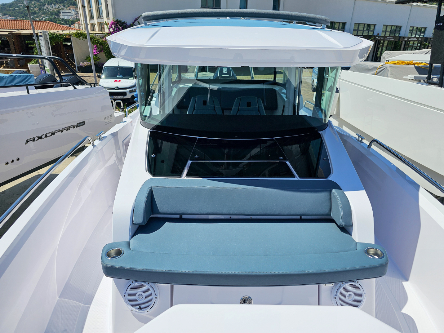 Axopar 29 XC Cross Cabin — photo 5