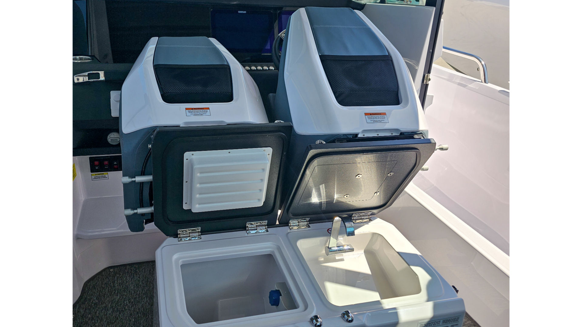Axopar 29 XC Cross Cabin — photo 10