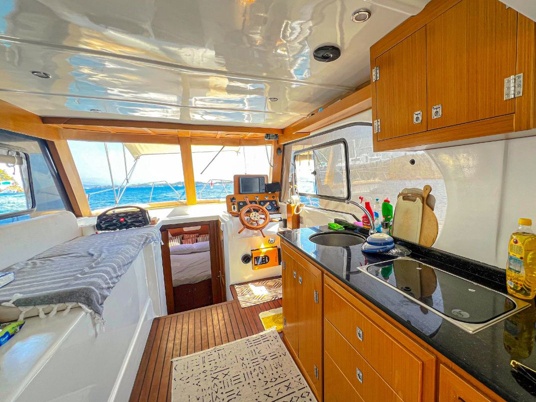 Motoryacht — photo 6