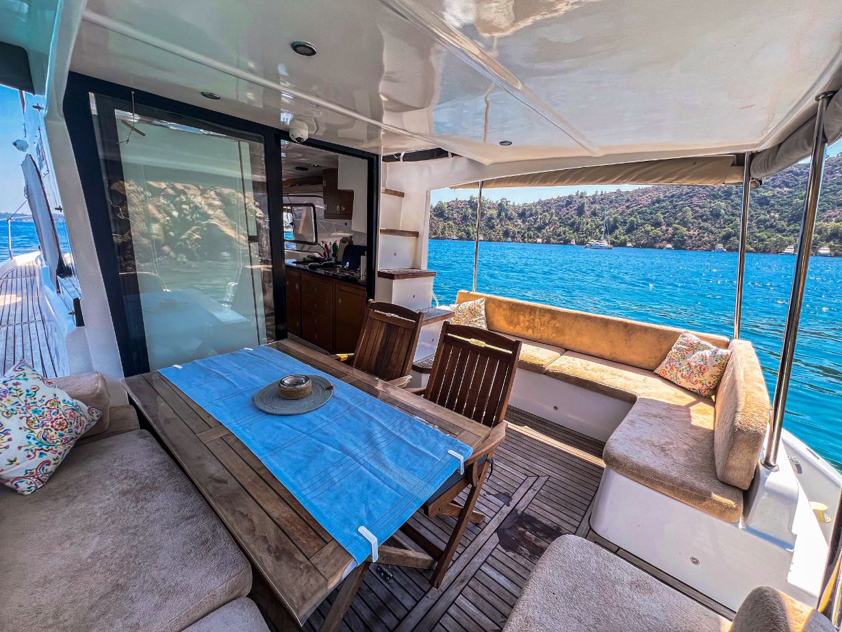 Motoryacht — photo 4