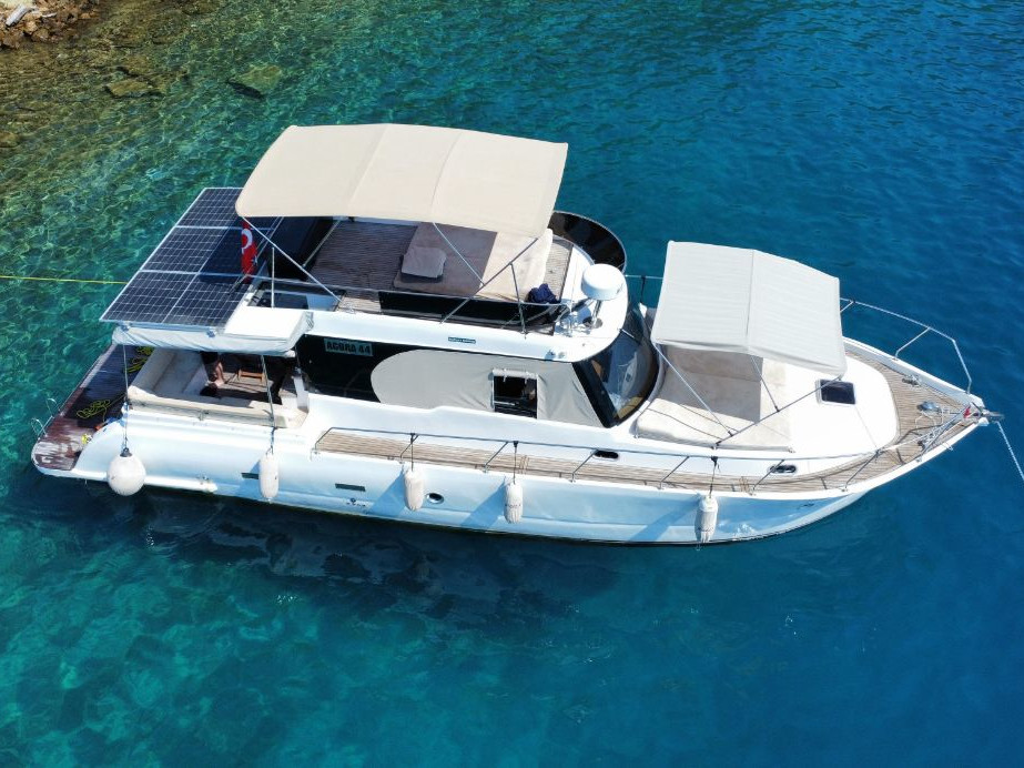 Motoryacht — photo 12
